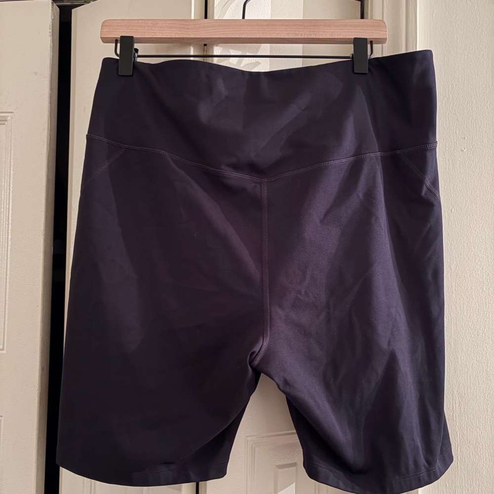 Girlfriend Collective Black Biker Shorts - Picture 7 of 7